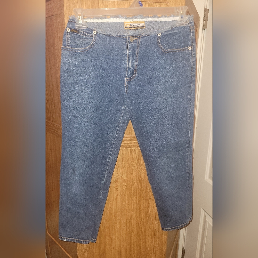 Blue asphalt raw hemmed waist Capris size 9